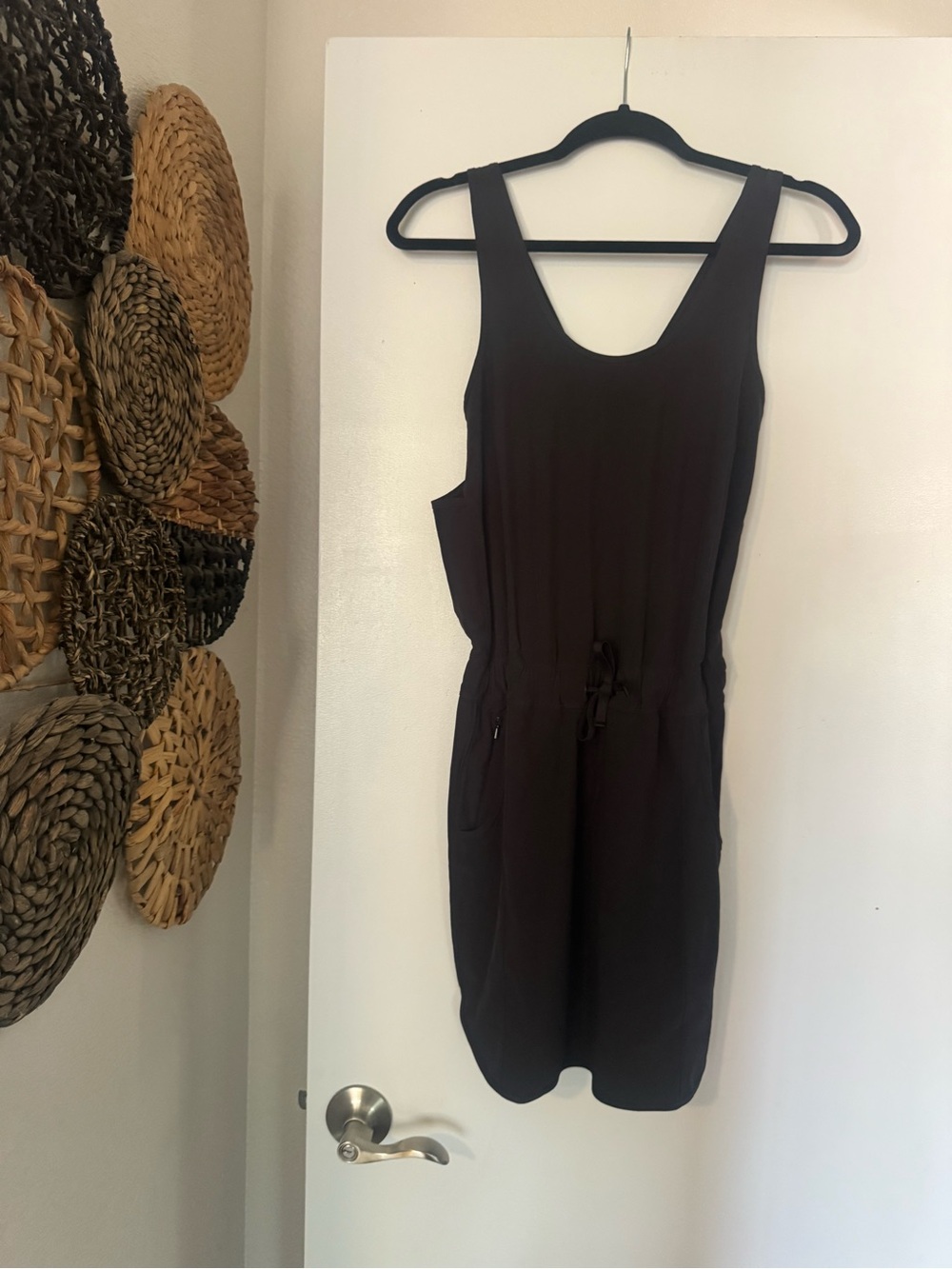 Women’s Black Sleeveless Drawstring Dress